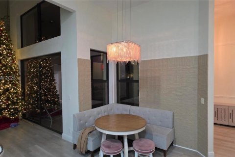 House in Coral Springs, Florida 4 bedrooms, 243.59 sq.m. № 1971997 - photo 8