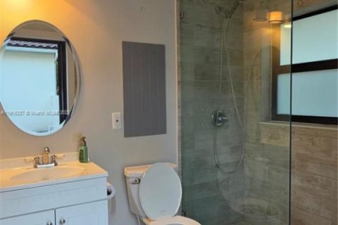 House in Coral Springs, Florida 4 bedrooms, 243.59 sq.m. № 1971997 - photo 17