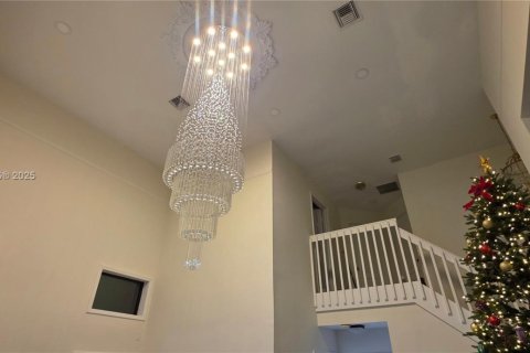 House in Coral Springs, Florida 4 bedrooms, 243.59 sq.m. № 1971997 - photo 9