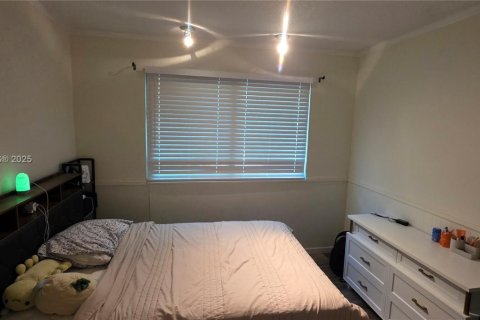 House in Coral Springs, Florida 4 bedrooms, 243.59 sq.m. № 1971997 - photo 20