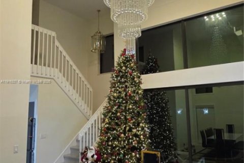 House in Coral Springs, Florida 4 bedrooms, 243.59 sq.m. № 1971997 - photo 7