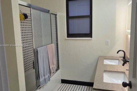 House in Coral Springs, Florida 4 bedrooms, 243.59 sq.m. № 1971997 - photo 24