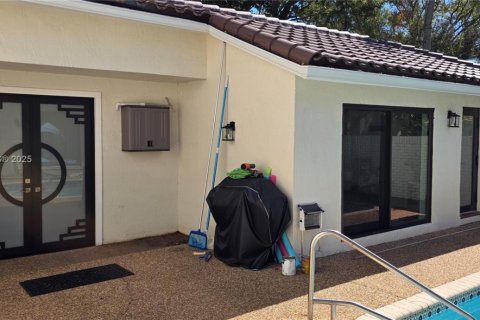 House in Coral Springs, Florida 4 bedrooms, 243.59 sq.m. № 1971997 - photo 15