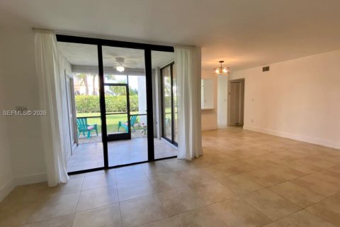 Снять в аренду кондоминиум в Авентура, Флорида 3 спальни, 106.19м2, № 2058871 - фото 3