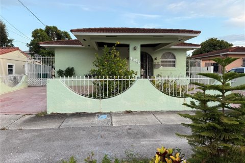 House in Miami, Florida 5 bedrooms, 195.09 sq.m. № 1882044 - photo 1