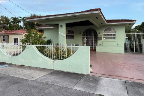 House in Miami, Florida 5 bedrooms, 195.09 sq.m. № 1882044 - photo 17