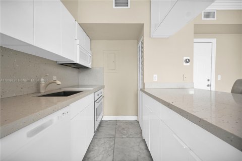 Copropriété à vendre à Miami Beach, Floride: 2 chambres, 64.2 m2 № 1941939 - photo 10