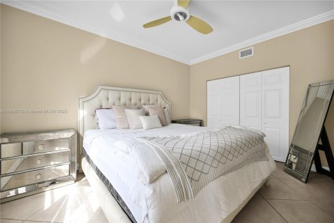 Copropriété à vendre à Miami Beach, Floride: 2 chambres, 64.2 m2 № 1941939 - photo 13