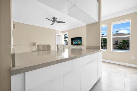 Copropriété à vendre à Miami Beach, Floride: 2 chambres, 64.2 m2 № 1941939 - photo 8