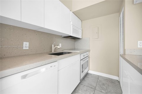 Copropriété à vendre à Miami Beach, Floride: 2 chambres, 64.2 m2 № 1941939 - photo 9