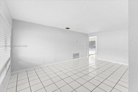 Villa ou maison à vendre à Lauderhill, Floride: 3 chambres, 127.09 m2 № 1999945 - photo 3