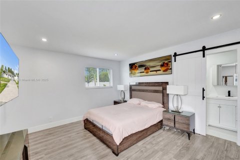 House in Fort Lauderdale, Florida 5 bedrooms, 167.41 sq.m. № 1954000 - photo 17