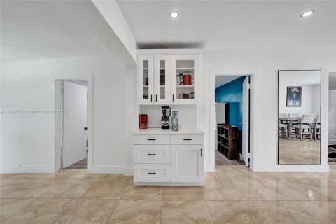 House in Fort Lauderdale, Florida 5 bedrooms, 167.41 sq.m. № 1954000 - photo 14