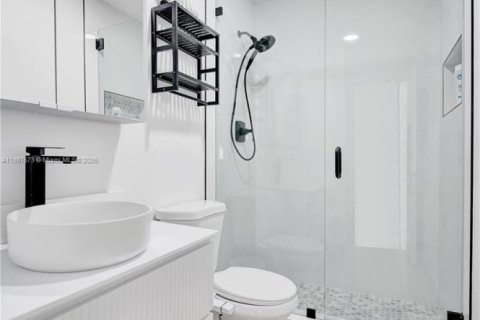 House in Fort Lauderdale, Florida 5 bedrooms, 167.41 sq.m. № 1954000 - photo 28