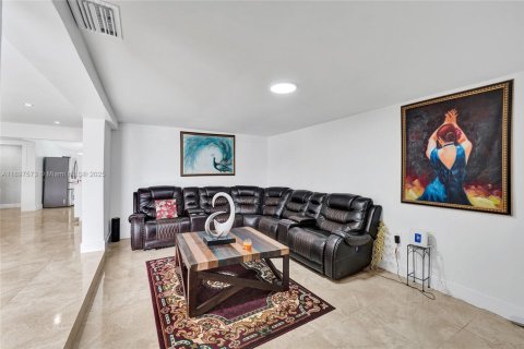 House in Fort Lauderdale, Florida 5 bedrooms, 167.41 sq.m. № 1954000 - photo 6