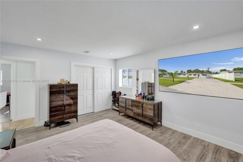 House in Fort Lauderdale, Florida 5 bedrooms, 167.41 sq.m. № 1954000 - photo 19