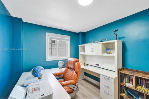 House in Fort Lauderdale, Florida 5 bedrooms, 167.41 sq.m. № 1954000 - photo 30