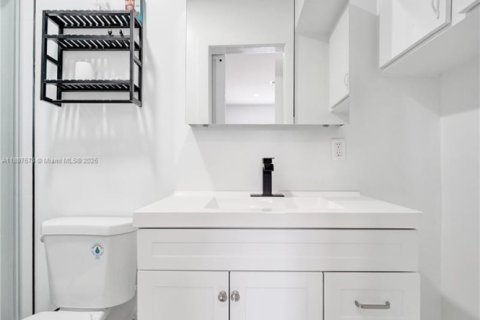 House in Fort Lauderdale, Florida 5 bedrooms, 167.41 sq.m. № 1954000 - photo 20