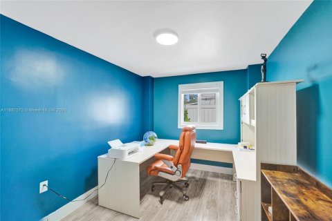 House in Fort Lauderdale, Florida 5 bedrooms, 167.41 sq.m. № 1954000 - photo 29