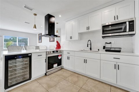 House in Fort Lauderdale, Florida 5 bedrooms, 167.41 sq.m. № 1954000 - photo 11