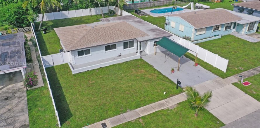 House in Fort Lauderdale, Florida 5 bedrooms, 167.41 sq.m. № 1954000