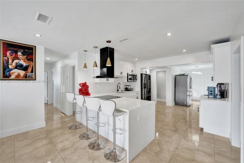 House in Fort Lauderdale, Florida 5 bedrooms, 167.41 sq.m. № 1954000 - photo 9