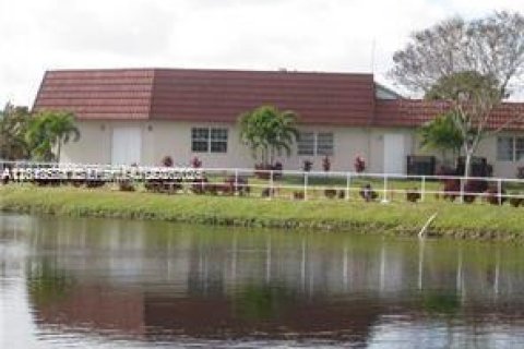 Condominio en Miami Gardens, Florida, 1 dormitorio № 2171050