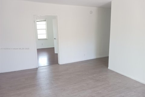 House in West Palm Beach, Florida 3 bedrooms, 257.15 sq.m. № 1794291 - photo 7