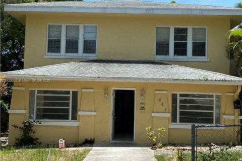 House in West Palm Beach, Florida 3 bedrooms, 257.15 sq.m. № 1794291 - photo 1