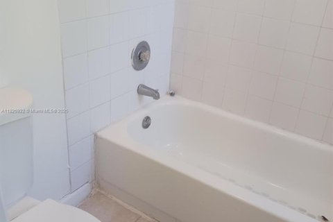 House in West Palm Beach, Florida 3 bedrooms, 257.15 sq.m. № 1794291 - photo 4