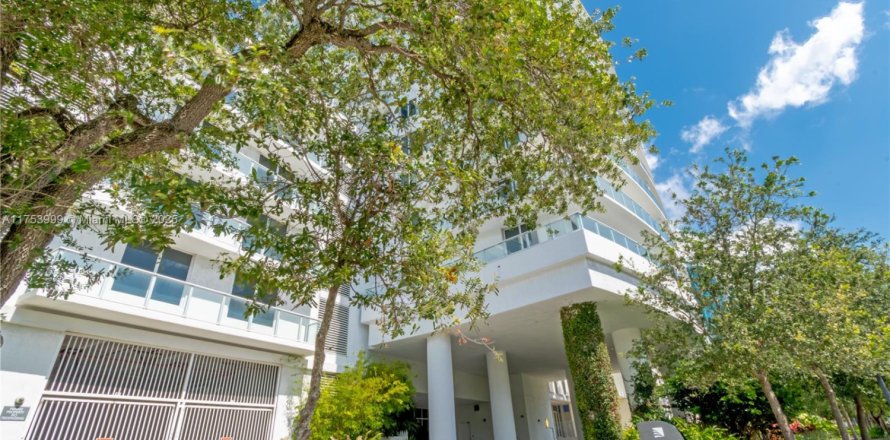 Condo in Miami, Florida, 2 bedrooms  № 1502395