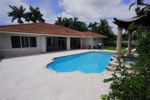 House in Miami, Florida 4 bedrooms, 243.59 sq.m. № 2022877 - photo 14