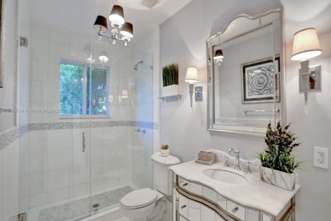 House in Miami, Florida 4 bedrooms, 243.59 sq.m. № 2022877 - photo 29