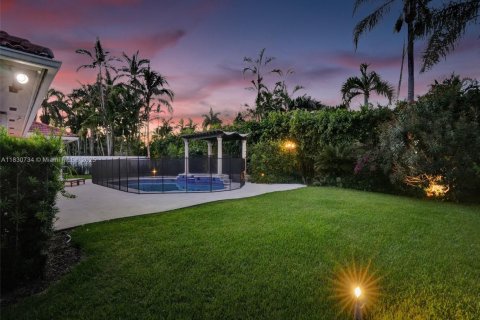 House in Miami, Florida 4 bedrooms, 243.59 sq.m. № 2022877 - photo 4