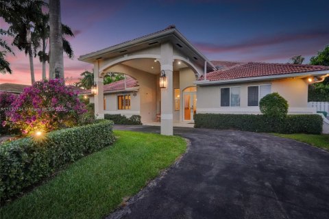 House in Miami, Florida 4 bedrooms, 243.59 sq.m. № 2022877 - photo 5