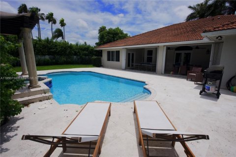 House in Miami, Florida 4 bedrooms, 243.59 sq.m. № 2022877 - photo 16