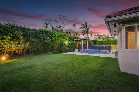 House in Miami, Florida 4 bedrooms, 243.59 sq.m. № 2022877 - photo 8