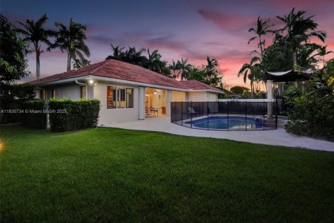 House in Miami, Florida 4 bedrooms, 243.59 sq.m. № 2022877 - photo 6