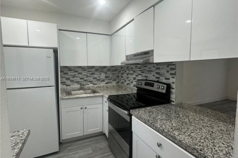 Купить кондоминиум в Авентура, Флорида 1 спальня, № 1993004 - фото 1