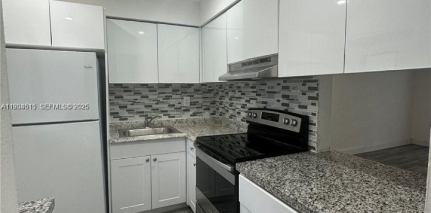 Кондоминиум с 1 спальней в Авентура, Флорида № 1993004