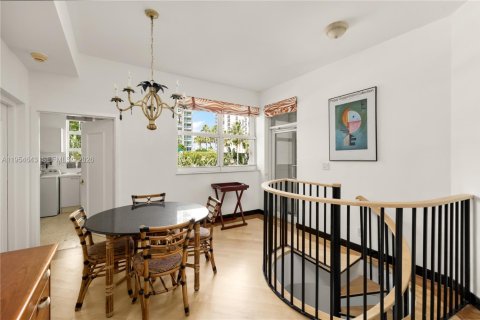 Copropriété à louer à Aventura, Floride: 4 chambres, 274.06 m2 № 2153350 - photo 10