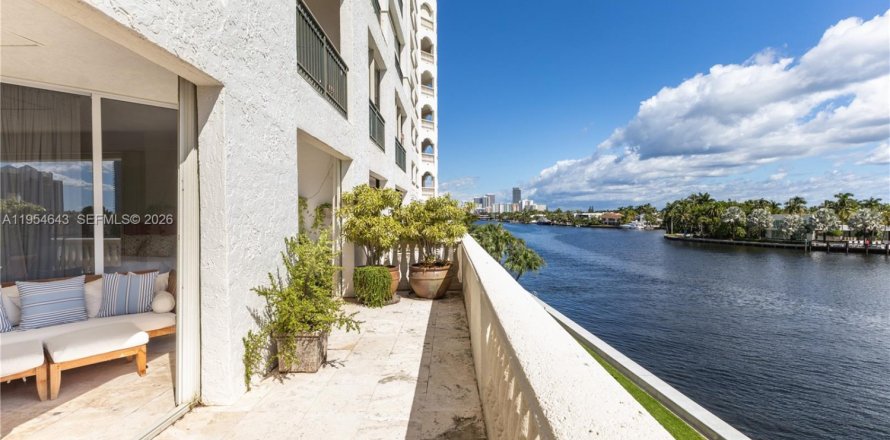 Condo à Aventura, Floride, 4 chambres  № 2153350