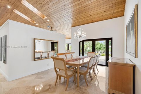 House in Boca Raton, Florida 3 bedrooms, 265.14 sq.m. № 1832301 - photo 24
