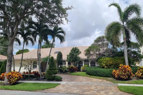 House in Boca Raton, Florida 3 bedrooms, 265.14 sq.m. № 1832301 - photo 1