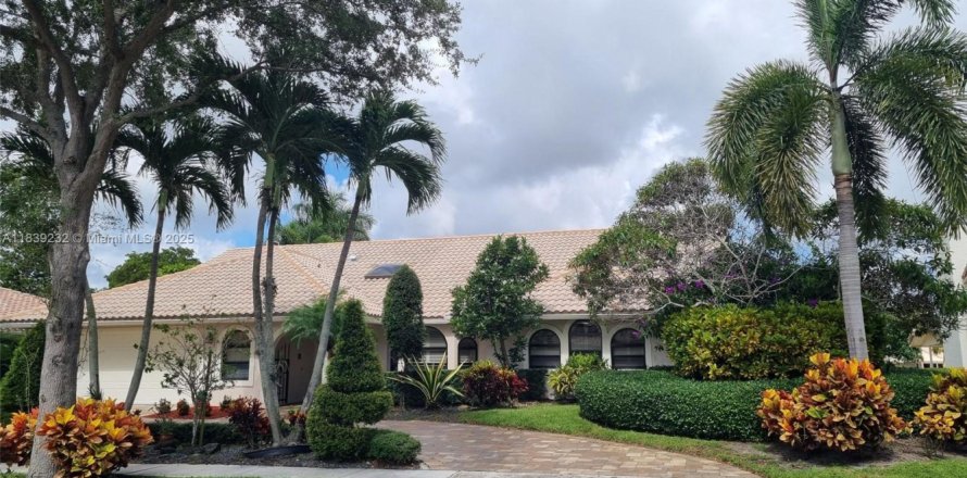 House in Boca Raton, Florida 3 bedrooms, 265.14 sq.m. № 1832301