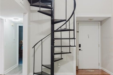 Condo in Tampa, Florida, 1 bedroom № 2102237 - photo 5