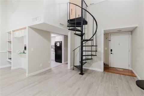 Condo in Tampa, Florida, 1 bedroom № 2102237 - photo 4