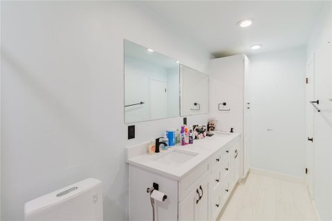 Condo in Tampa, Florida, 1 bedroom № 2102237 - photo 21
