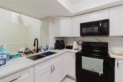 Condo in Tampa, Florida, 1 bedroom № 2102237 - photo 17