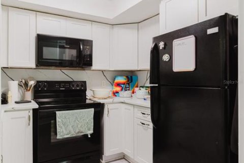 Condo in Tampa, Florida, 1 bedroom № 2102237 - photo 18